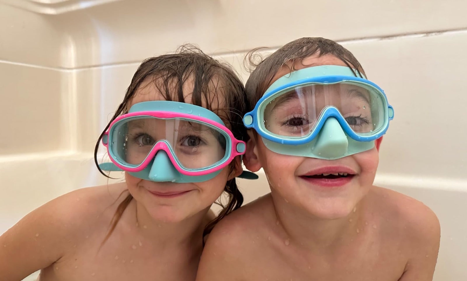 Two children wearing Vvinca nose-cover goggles