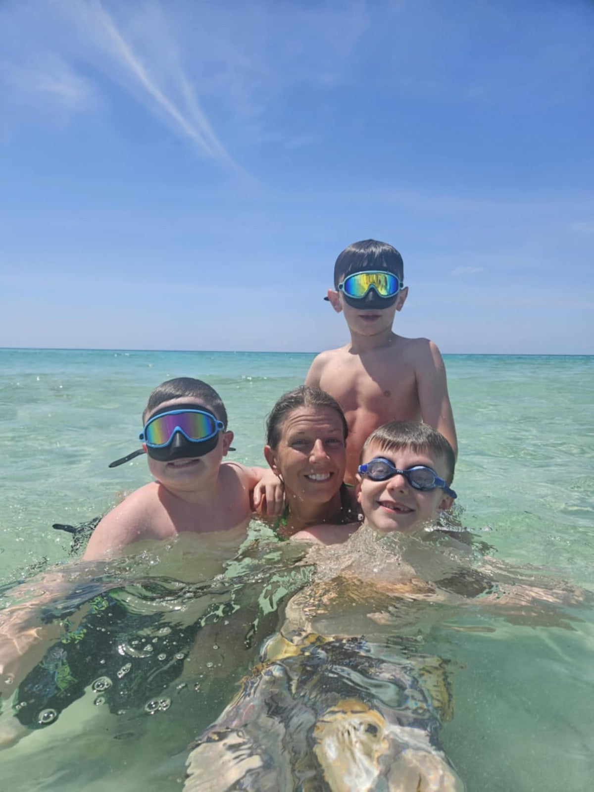 Family enjoying a beach day with Vvinca goggles